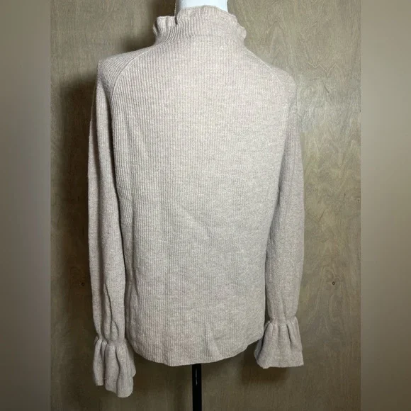 Banana Republic Greige Ruffle-Cuff Turtleneck Wool Cashmere Blend M - Picture 3 of 8
